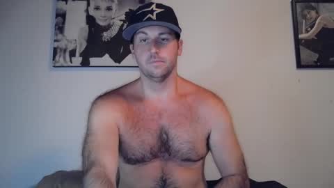 Snapshot of theetwohander chatting on 09-17-25, 01:29 Theetwohander online show from 09-17-25, 01:29