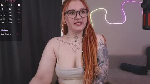Snapshot of thefullredmoon chatting on 07-02-26, 08:53 Moon online show from 07-02-26, 08:53