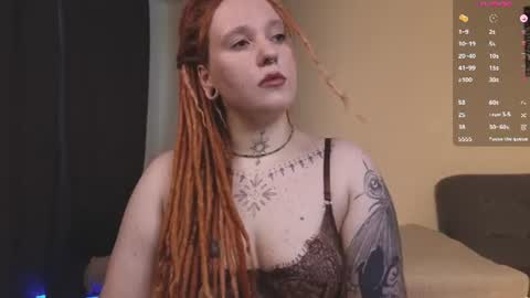 Snapshot of thefullredmoon chatting on 07-24-26, 11:41 Moon online show from 07-24-26, 11:41