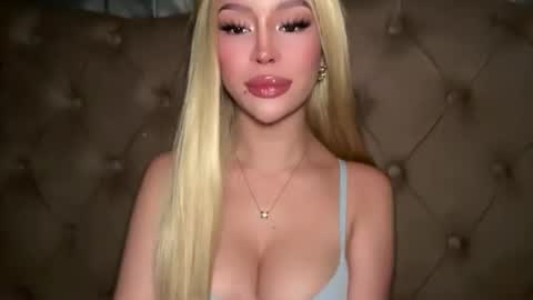 Elle  dont forget to folloW me and thumbs up online show from 04-16-26, 03:40