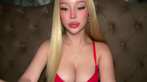 Elle  dont forget to folloW me and thumbs up online show from 04-19-26, 03:39