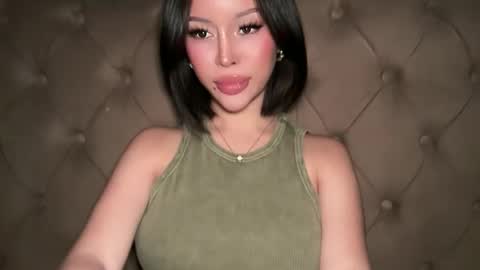 Elle  dont forget to folloW me and thumbs up online show from 04-24-26, 03:58