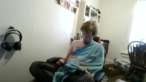 Snapshot of thehotfoxdd chatting on 02-14-26, 05:43 fuzzyfox online show from 02-14-26, 05:43