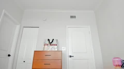 Snapshot of theislandgirl chatting on 12-26-24, 08:42 Lily Marie online show from 12-26-24, 08:42