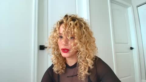 Snapshot of theislandgirl chatting on 02-06-25, 06:13 Lily Marie online show from 02-06-25, 06:13