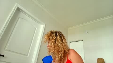 Snapshot of theislandgirl chatting on 03-03-25, 08:11 Lily Marie online show from 03-03-25, 08:11