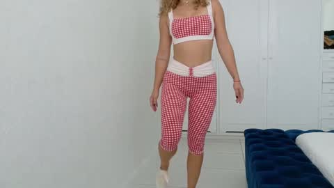 Snapshot of theislandgirl chatting on 09-22-25, 03:03 Lily Marie online show from 09-22-25, 03:03