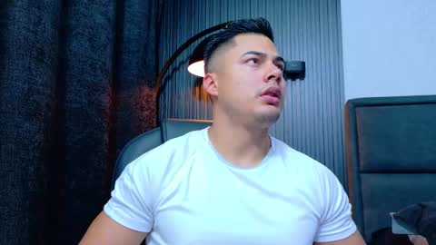 Snapshot of thekingerick chatting on 02-12-26, 04:29 thekingerick online show from 02-12-26, 04:29