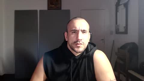Snapshot of thekingofpains chatting on 10-19-25, 04:46 KINGOFPAINS online show from 10-19-25, 04:46