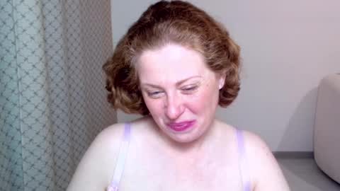 Snapshot of theladysblush chatting on 10-24-25, 05:37 Ella online show from 10-24-25, 05:37