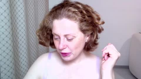 Snapshot of theladysblush chatting on 10-26-25, 08:42 Ella online show from 10-26-25, 08:42