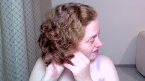 Snapshot of theladysblush chatting on 11-11-25, 02:17 Ella online show from 11-11-25, 02:17
