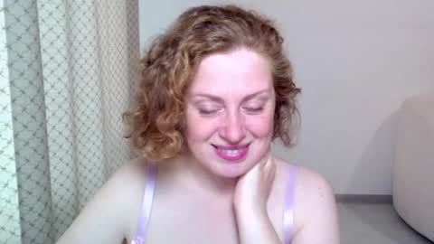 Snapshot of theladysblush chatting on 11-21-25, 07:40 Ella online show from 11-21-25, 07:40