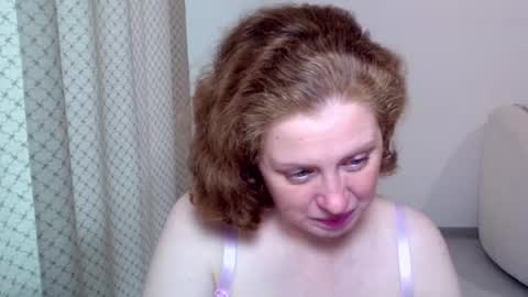 Snapshot of theladysblush chatting on 11-24-25, 08:25 Ella online show from 11-24-25, 08:25