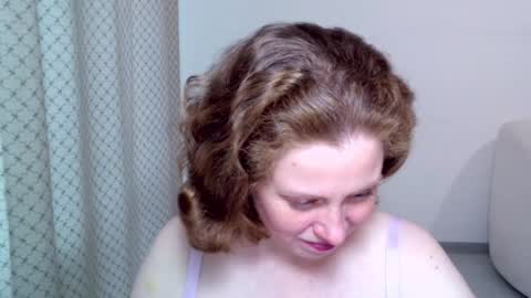 Snapshot of theladysblush chatting on 12-14-25, 11:26 Ella online show from 12-14-25, 11:26