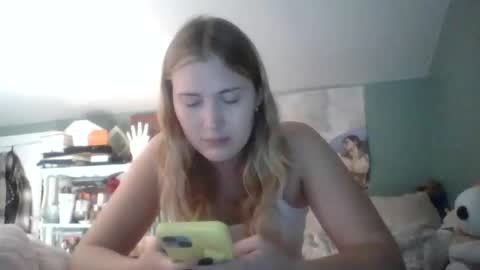 Snapshot of thelittlebambii chatting on 11-10-25, 06:40 Little Bambii online show from 11-10-25, 06:40