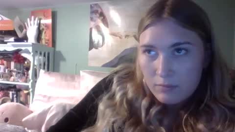 Snapshot of thelittlebambii chatting on 11-15-25, 09:43 Little Bambii online show from 11-15-25, 09:43