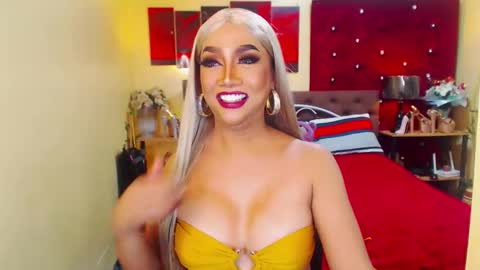 Snapshot of thelustqueen chatting on 09-15-25, 03:01 thelustqueen online show from 09-15-25, 03:01