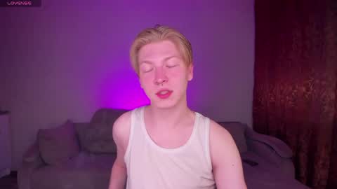 Snapshot of themikesever chatting on 05-17-26, 01:25 Sever online show from 05-17-26, 01:25