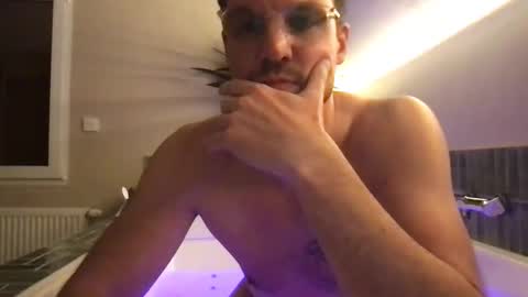 thenudeworldrover online show from 04-12-26, 09:09