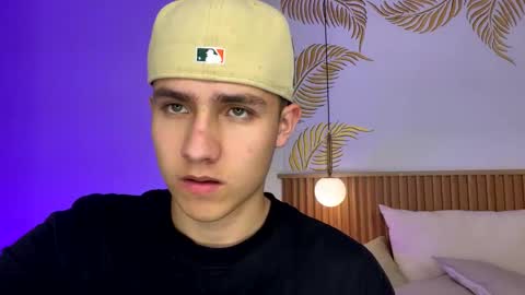 Snapshot of theohawke_ chatting on 12-28-24, 04:30 THEO- MATEO online show from 12-28-24, 04:30