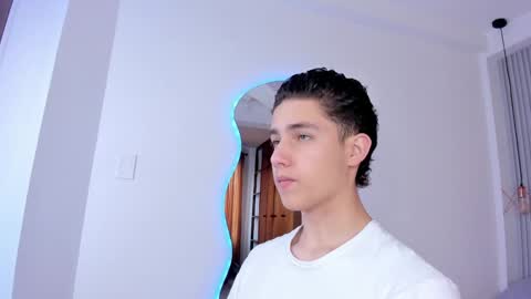 Snapshot of theohawke_ chatting on 01-05-25, 01:36 THEO- MATEO online show from 01-05-25, 01:36