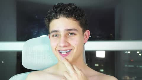 Snapshot of theohawke_ chatting on 02-12-25, 11:30 THEO- MATEO online show from 02-12-25, 11:30