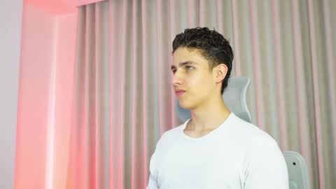 Snapshot of theohawke_ chatting on 02-14-25, 01:18 THEO- MATEO online show from 02-14-25, 01:18