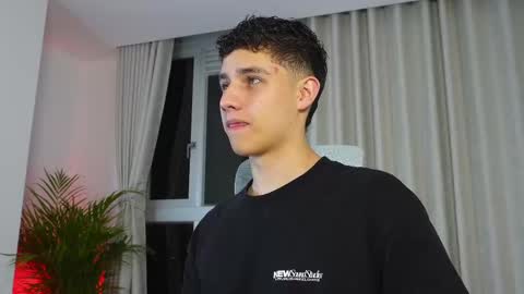 Snapshot of theohawke_ chatting on 02-22-25, 11:35 THEO- MATEO online show from 02-22-25, 11:35