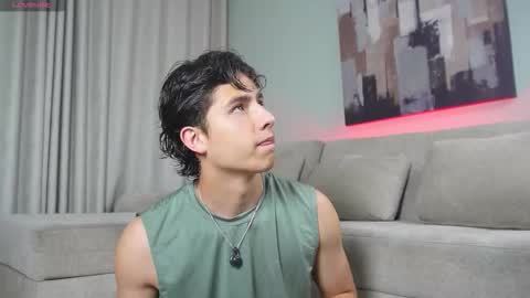 Snapshot of theohawke_ chatting on 11-24-25, 12:21 THEO- MATEO online show from 11-24-25, 12:21