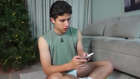 Snapshot of theohawke_ chatting on 12-04-25, 12:09 THEO- MATEO online show from 12-04-25, 12:09