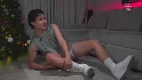 Snapshot of theohawke_ chatting on 12-20-25, 11:12 THEO- MATEO online show from 12-20-25, 11:12