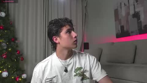 Snapshot of theohawke_ chatting on 12-21-25, 11:01 THEO- MATEO online show from 12-21-25, 11:01