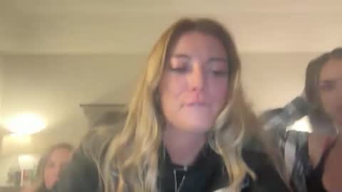 Snapshot of theoneandonlyava chatting on 09-19-25, 05:42 Ava online show from 09-19-25, 05:42