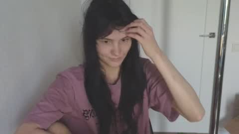 Snapshot of thepasssiflora chatting on 05-17-26, 04:10 Vanessa online show from 05-17-26, 04:10