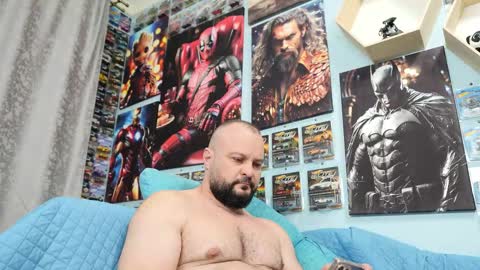 Snapshot of thephenomone chatting on 11-08-25, 08:03 Chris online show from 11-08-25, 08:03