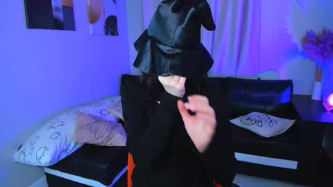 thepretty_kitty online show from 11-17-25, 07:47