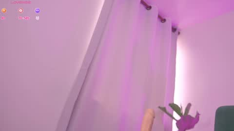 Snapshot of therealpeach_ chatting on 12-14-24, 02:21    online show from 12-14-24, 02:21