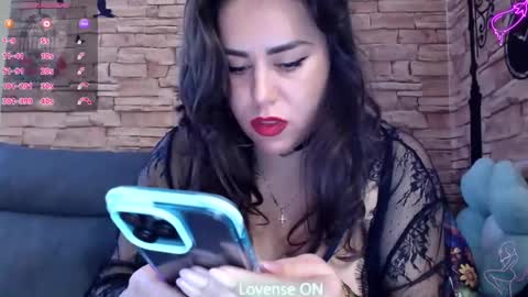 Snapshot of therosepetal chatting on 01-27-25, 09:02 therosepetal online show from 01-27-25, 09:02