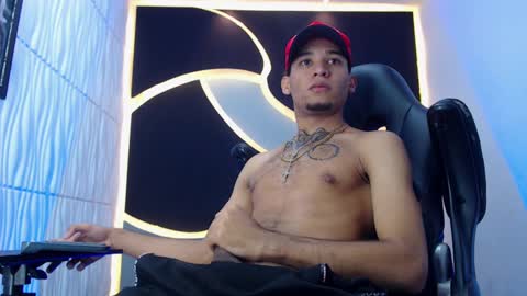 Snapshot of theskinny8inch_ chatting on 01-14-25, 06:24 theskinny8inch_ online show from 01-14-25, 06:24