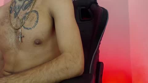 Snapshot of theskinny8inch_ chatting on 01-19-25, 08:29 theskinny8inch_ online show from 01-19-25, 08:29