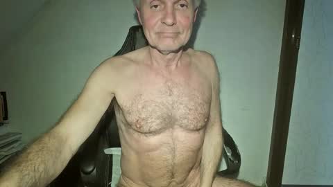 Snapshot of thestrip01 chatting on 04-20-26, 05:54 NudeDJ online show from 04-20-26, 05:54