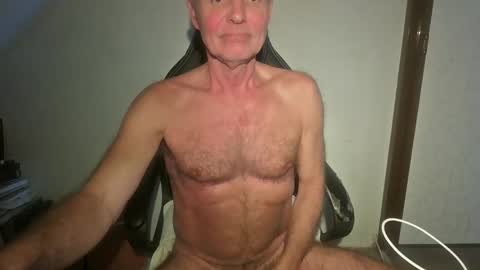 Snapshot of thestrip01 chatting on 05-24-26, 05:29 NudeDJ online show from 05-24-26, 05:29