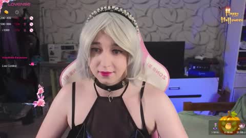 Snapshot of thetrixy chatting on 10-31-25, 03:57 The Great And Powerful Trixie online show from 10-31-25, 03:57