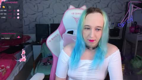 Snapshot of thetrixy chatting on 11-20-25, 05:51 The Great And Powerful Trixie online show from 11-20-25, 05:51