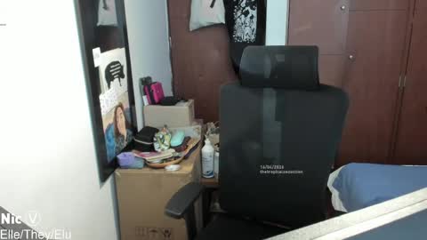 Nicole online show from 04-16-26, 08:31