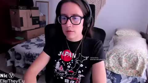 Nicole online show from 06-18-26, 09:52