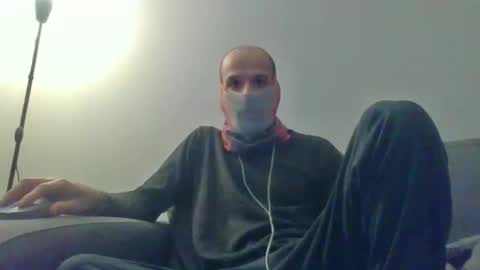 Scarf guy online show from 11-11-25, 07:19