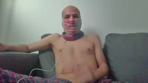 Scarf guy online show from 04-09-26, 06:41