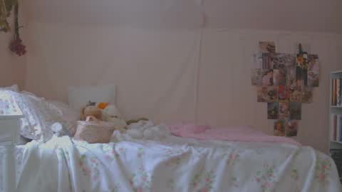 Snapshot of theyalllikecarmen chatting on 02-10-25, 08:00 Carmen online show from 02-10-25, 08:00